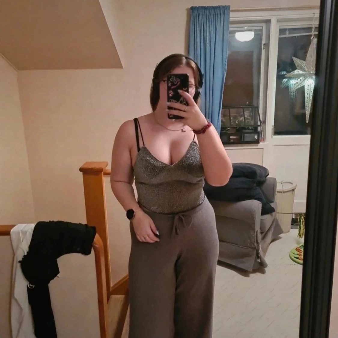 Glittrig linne-topp med smala axelband - 3