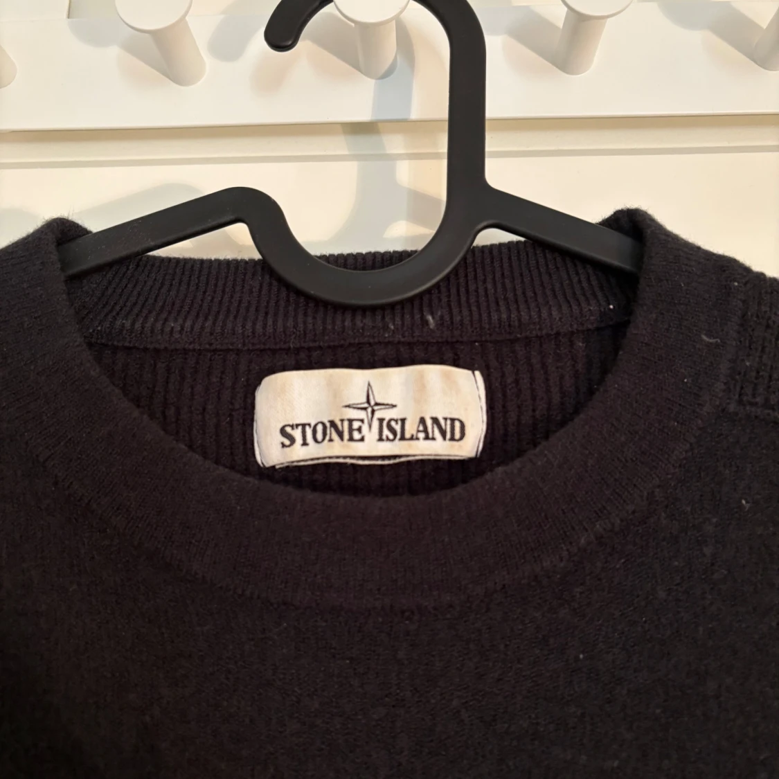 Svart stickad tröja från Stone Island - 1
