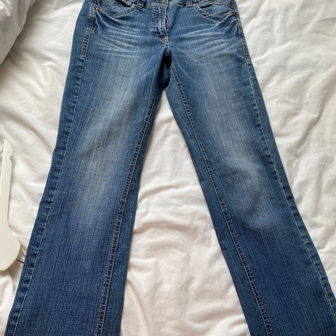 Blå bootcut jeans  - 2
