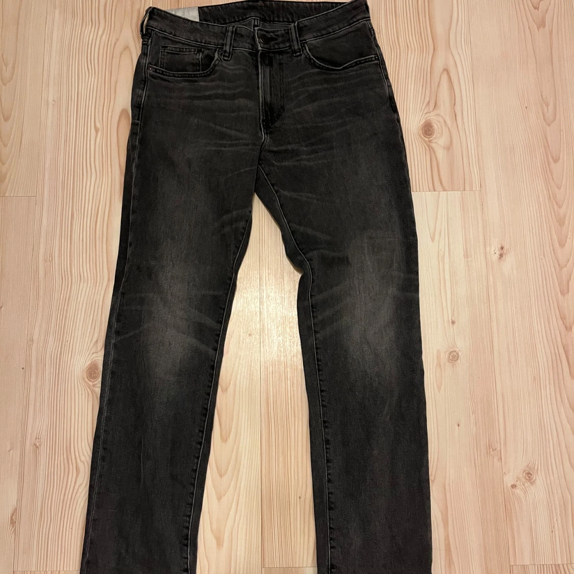 Svarta jeansbyxor från H&M Regular fit