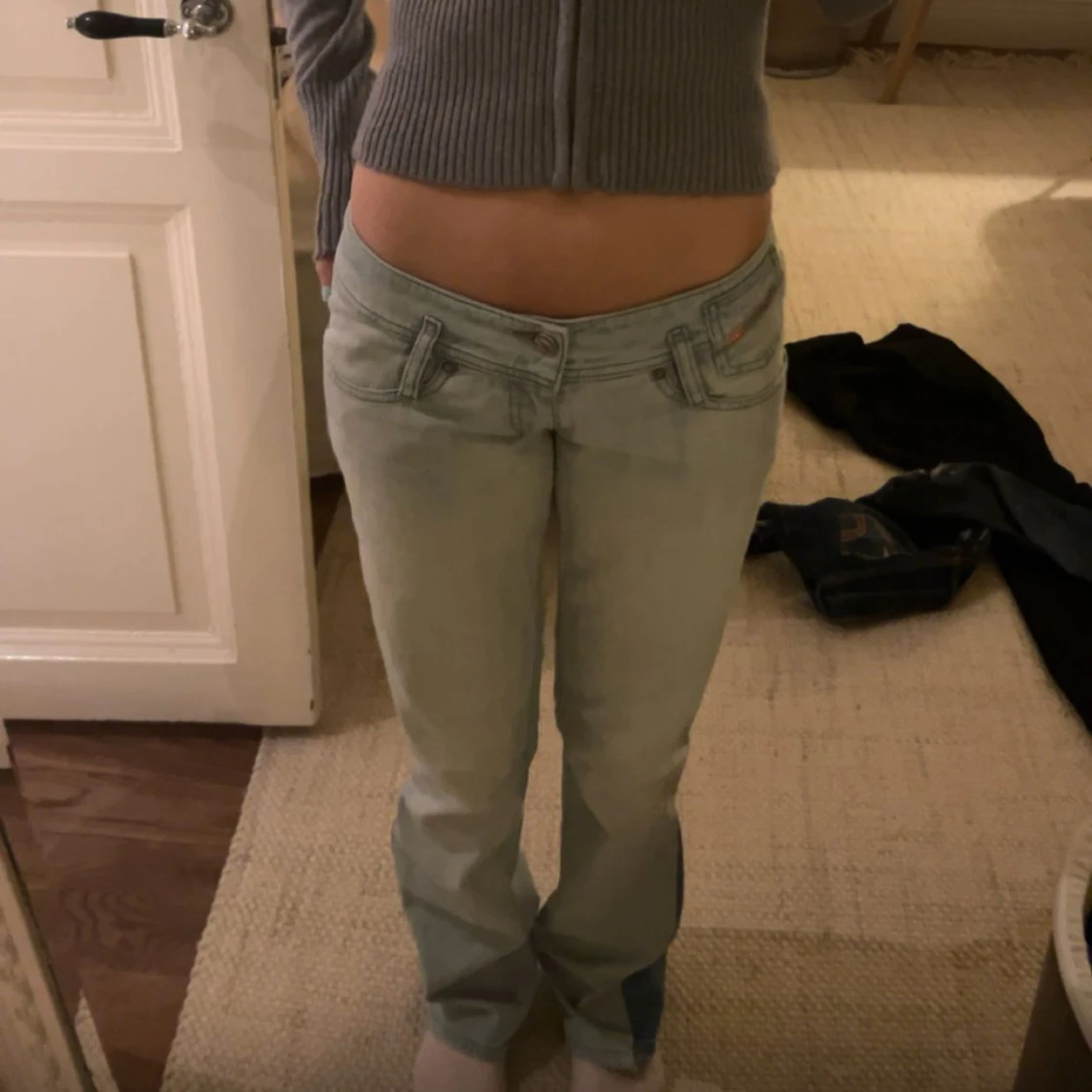 Ljusblå lågmidjade jeans - 1