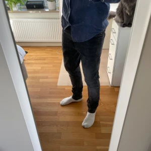 Svarta jeans - Slim, snygga och aldrig använda! 