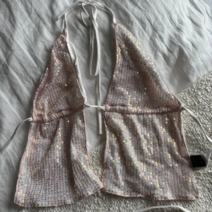 Glitter topp - Glitter topp från Shein, oanvänd i storlek 34 xs.