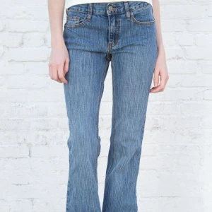 Blå bootcut jeans  - Super snygga jeans från brandy Melville. Sparsamt använda🤍