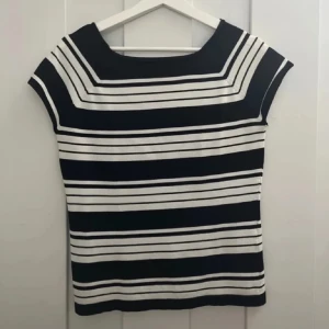 Randig topp - En randig topp i strl M. Mycket bra skick!