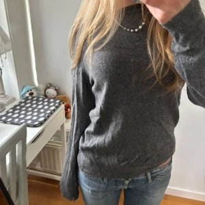 Mörkgrå stickad tröja - Mörkgrå stickad tröja från Zara