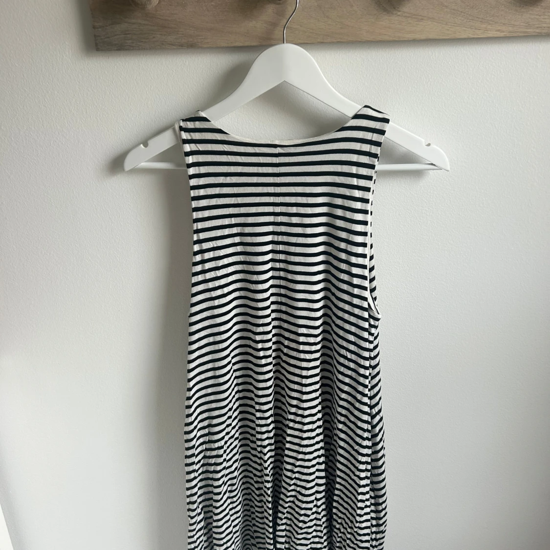 Randig ärmlös klänning från H&M BASIC - 4