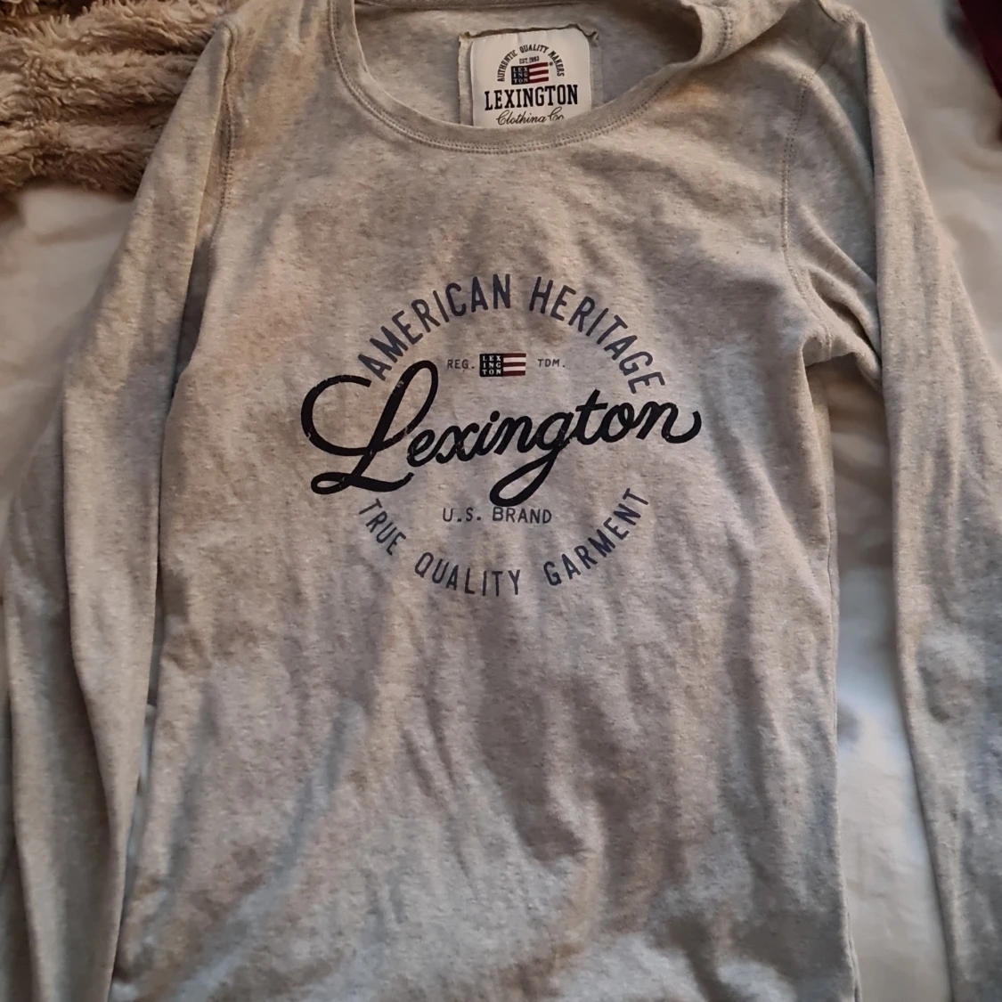 Grå långärmad tröja från Lexington