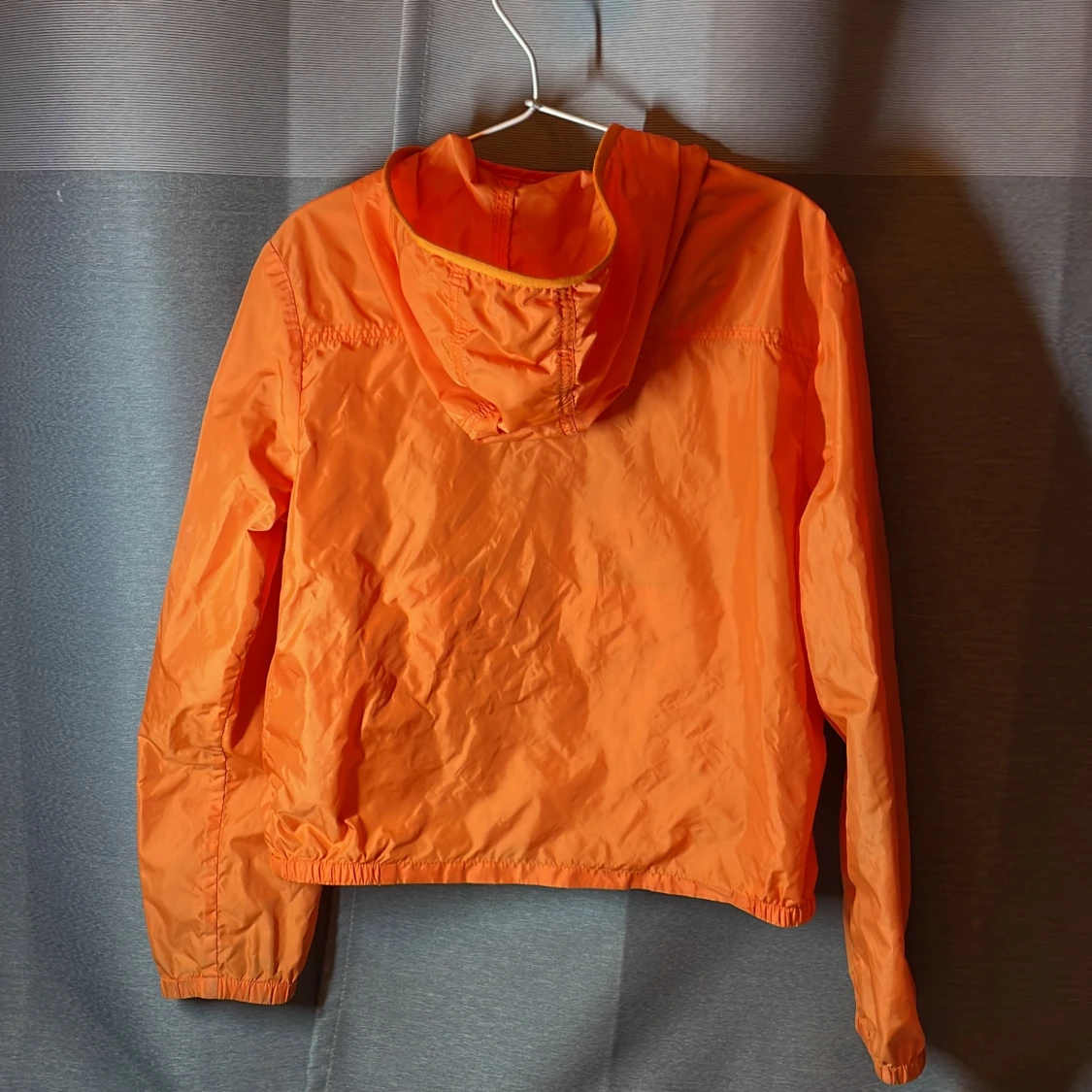 Orange vindjacka från Moncler - 1