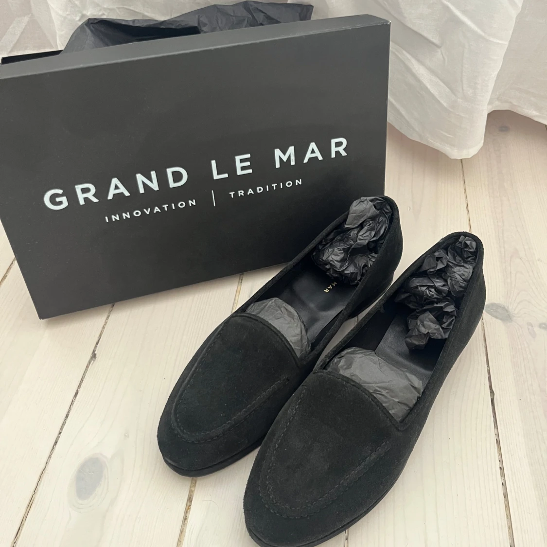 Svarta mockaloafers från Grand Le Mar