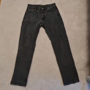 Svarta Jeans - Svarta Washed Jeans. Bra material och sköna. Storlek S. Knappt använd.