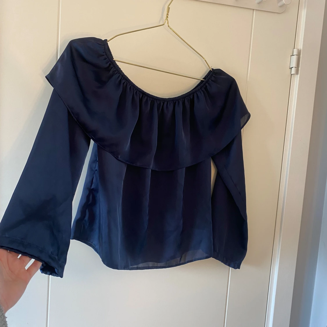 Mörkblå offshoulder blus - 2