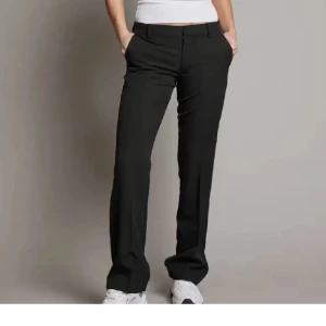 Svarta kostymbyxor  - Snygga svarta kostymbyxor från bok bok modell Vera. Strl 38, använda typ två gånger🩷