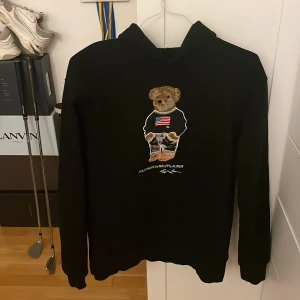 Ralph Lauren hoodie - 10/10 skick, Askön passform, Storlek M
