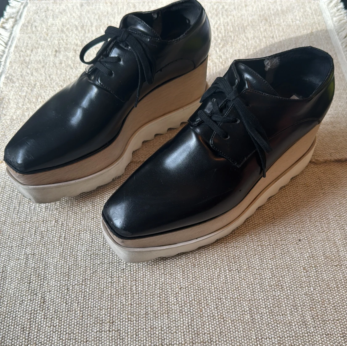 Stella McCartney svarta platåsneakers - 1