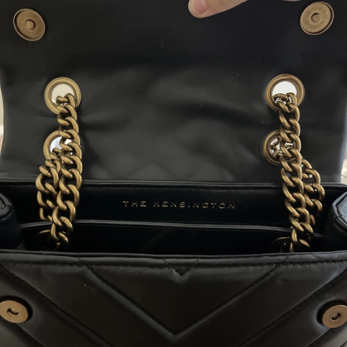 Svart quiltad axelväska från Kurt Geiger - 3