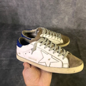 Golden goose skor - Mycket fint skick | Size 40  | fraktar spårbart inom 24 timmar |  för att köpa klicka ” köp nu” | vid frågor skriv ett meddelande |