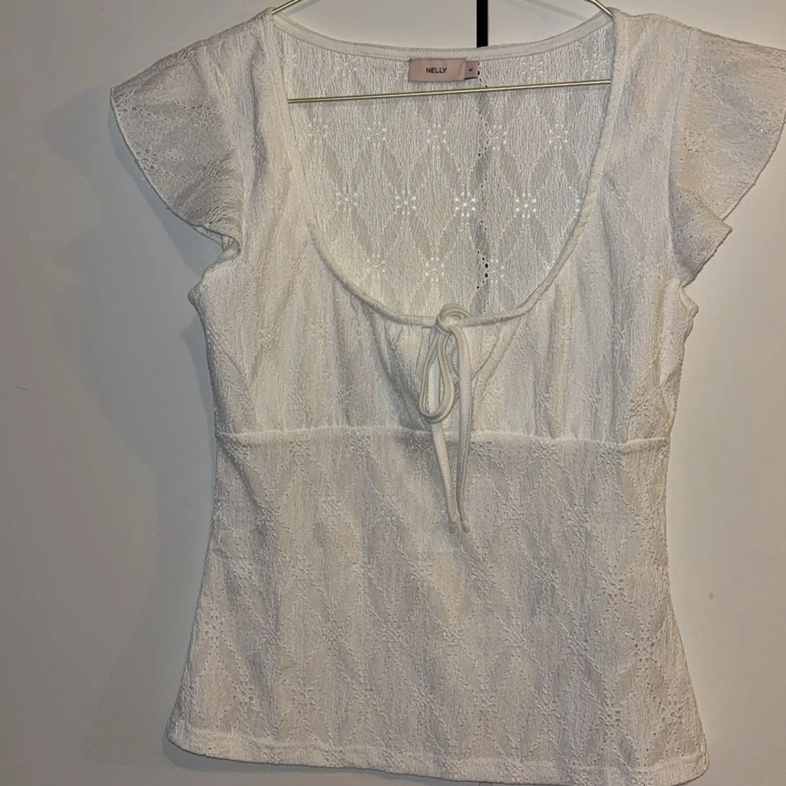 Vit spetsblus med knyt från Nelly - 2