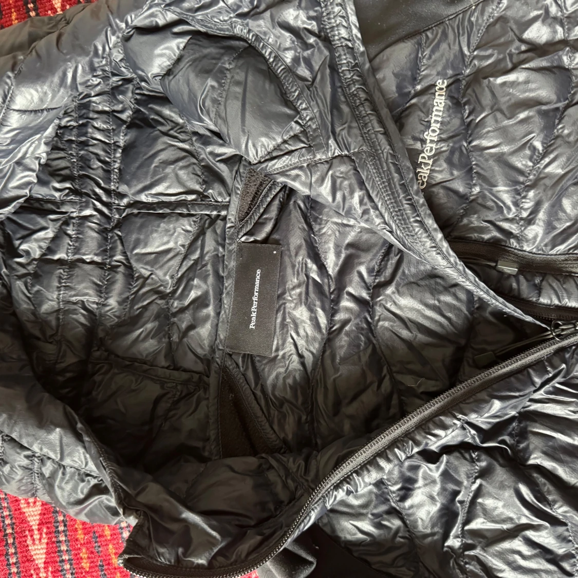 Svart quiltad jacka från Peak Performance - 2