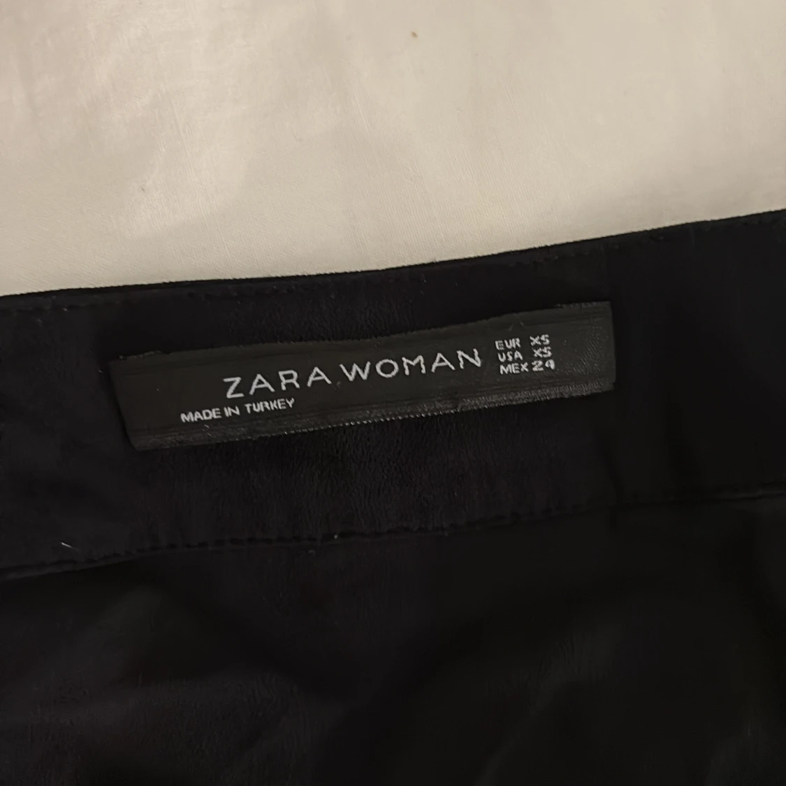 Svart v-ringad tröja från Zara Woman - 3
