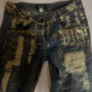 Dolce gabbana jeans - Silver/jeans färg aldrig andvända d&g jeans. SÄLJER PGA ALDRIG ANVÄNT! Återpublicerar förra ägarens annons 💖