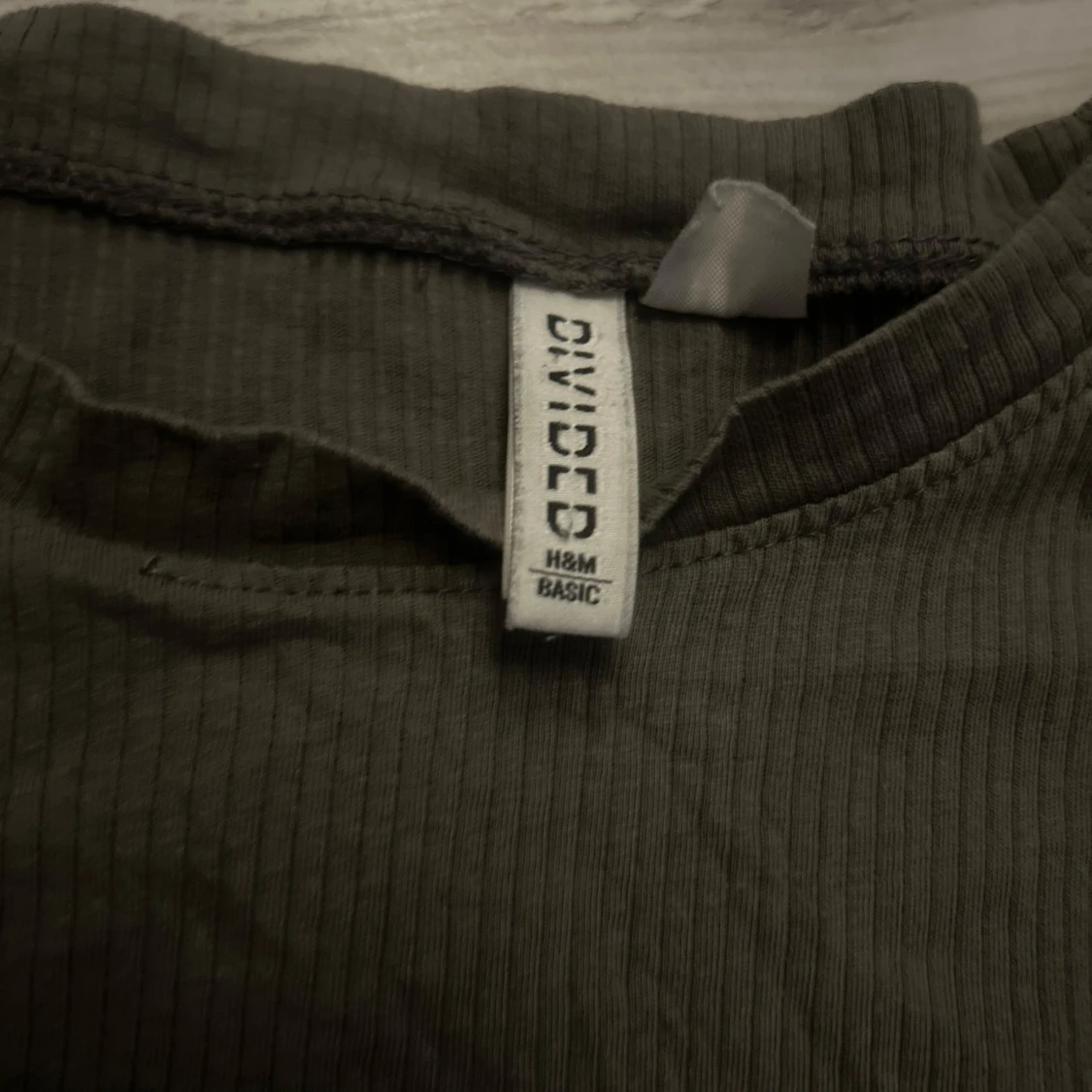 Svart ribbad topp från H&M Divided - 1