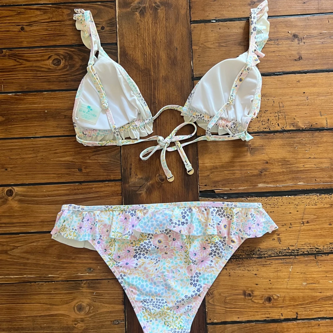 Söt bikini med volanger och blommigt mönster - 1