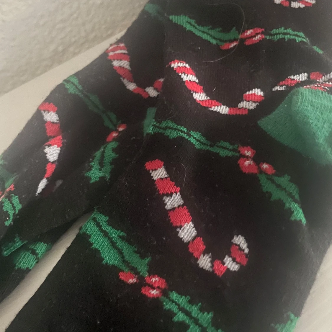 Svarta julstrumpor med polkagrisar - 1