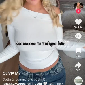 Vit offshoulder långärmad topp SÖKER  - Söker denna tröja 