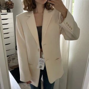 Toteme ull blazer  - Toteme ull blazer med prislapp kvar. Aldrig använd. Oversized fit och passar allt från xxs-m. 