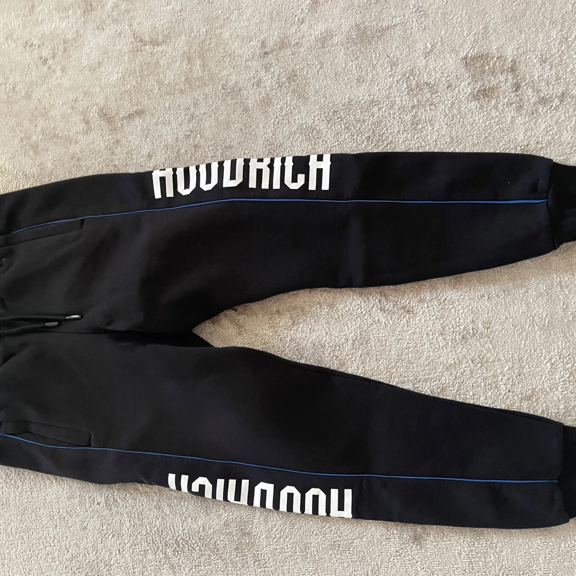 Svart Hoodrich tracksuit - 1