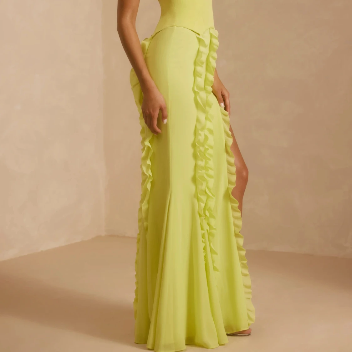 Ljusgrön långklänning med volanger - 2