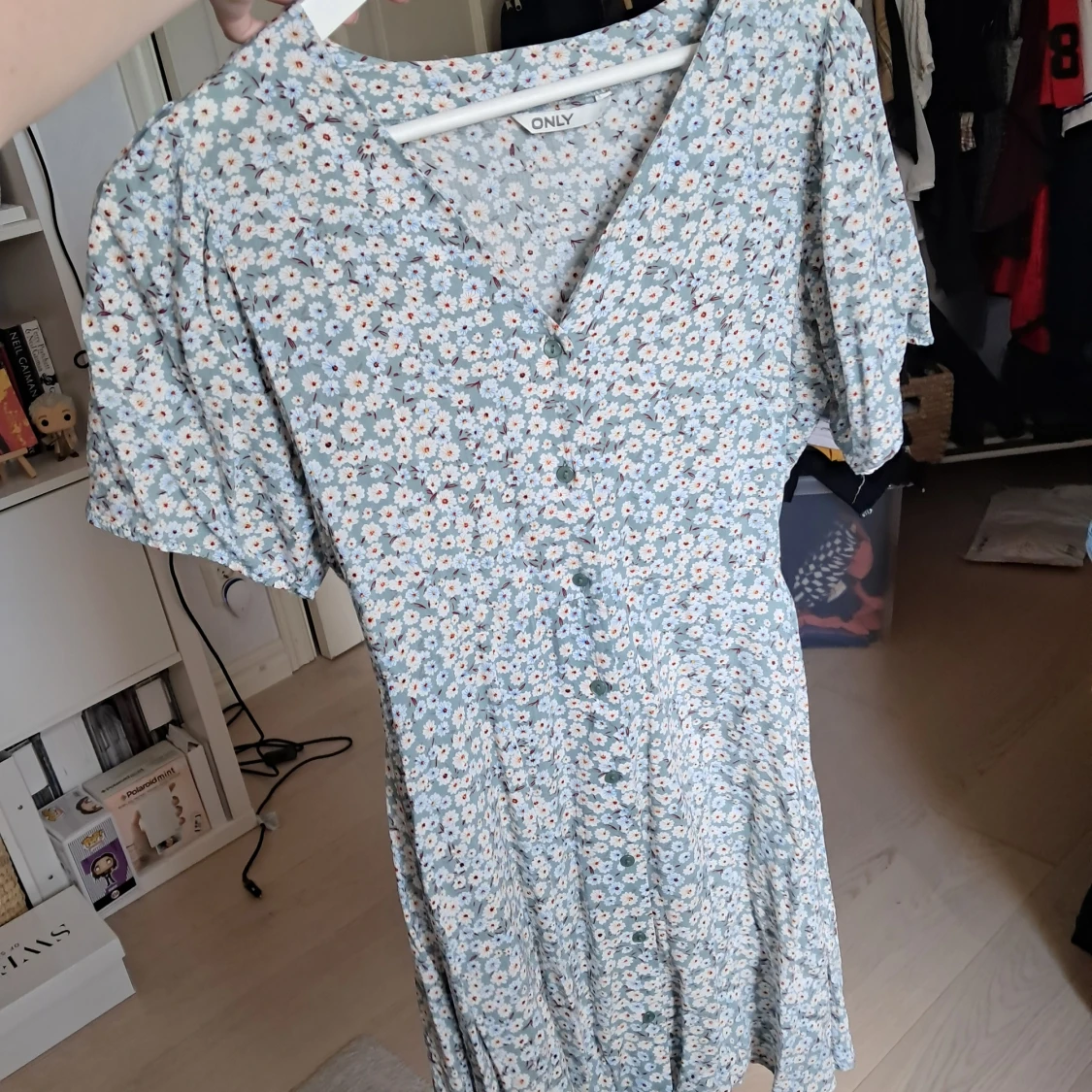 Blommig kortklänning från ONLY