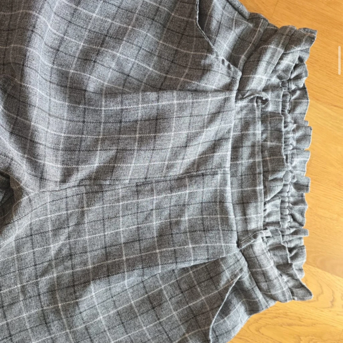 Grå rutiga byxor från Missguided - 1