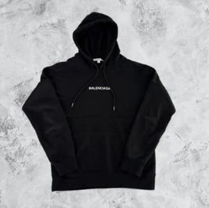 Balenciaga hoodie - Riktigt fet balenciaga hoodie. Perfekt skick finns inget att klaga på. Kom pm för mer frågor. 