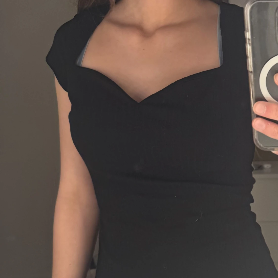 Svart omlottopp med v-ringning - 1