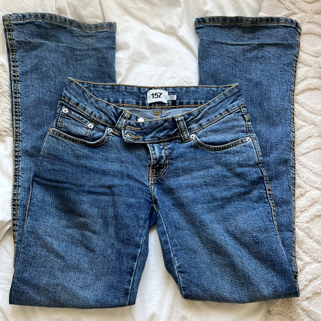 Blåa bootcut jeans 