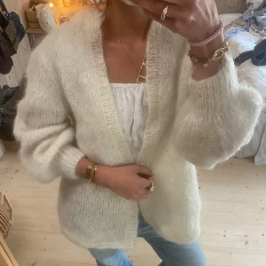 Stickad mohair kofta - Jätte fin mohair kofta, bilderna från förra ägaren🩷