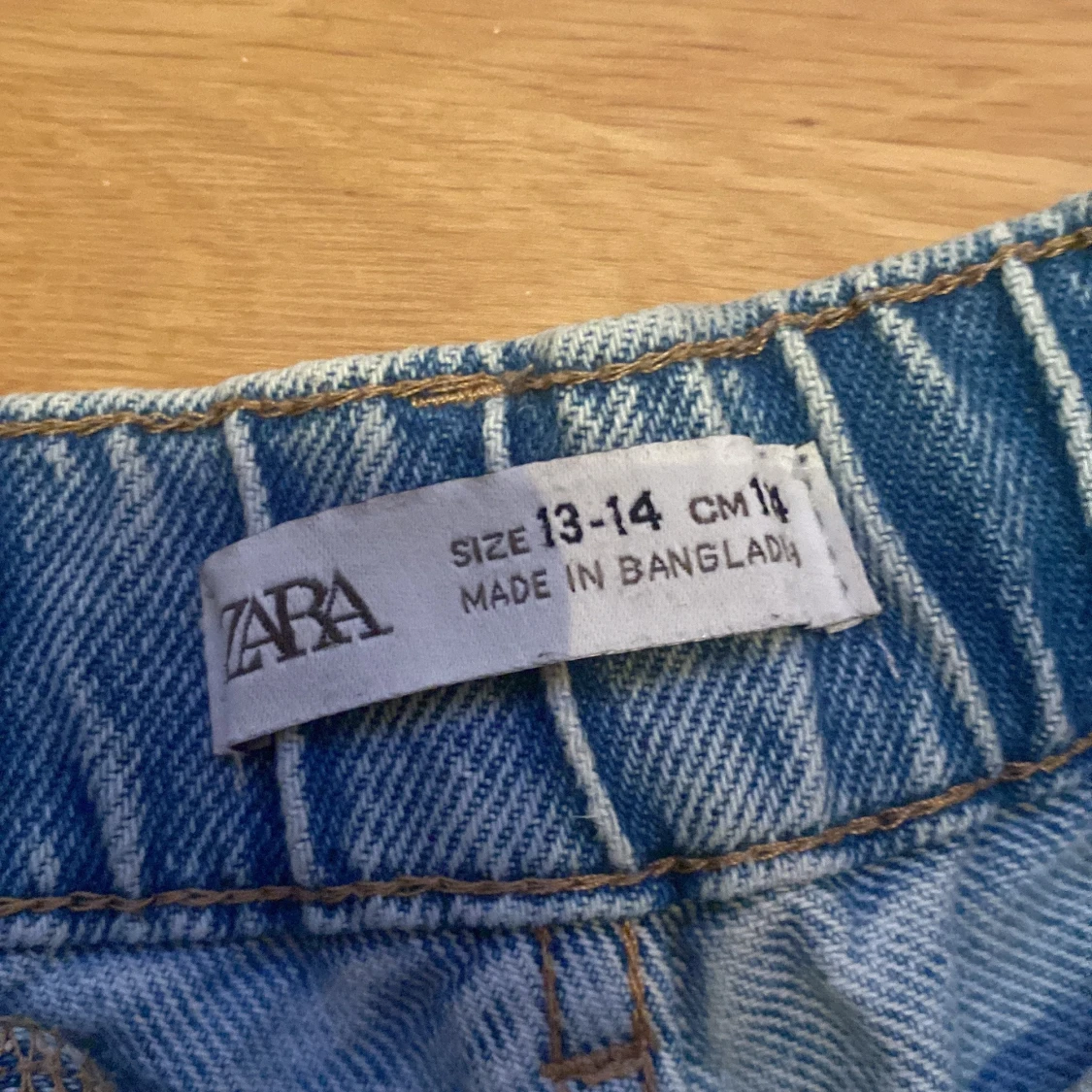 Blå jeansshorts med knappar från Zara - 2