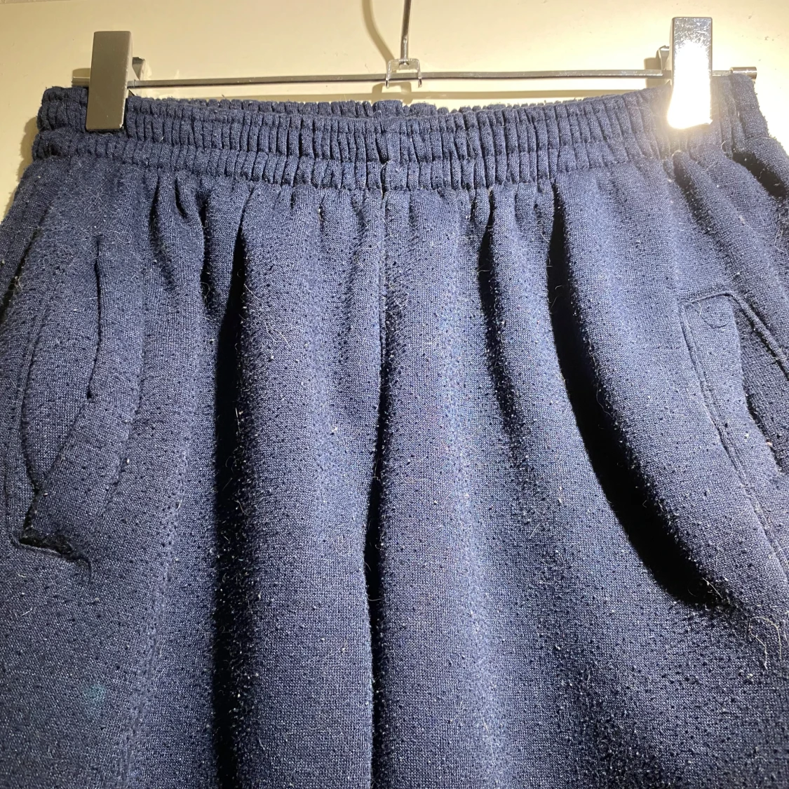 Mörkblå mjukisbyxor med resårmidja - 2