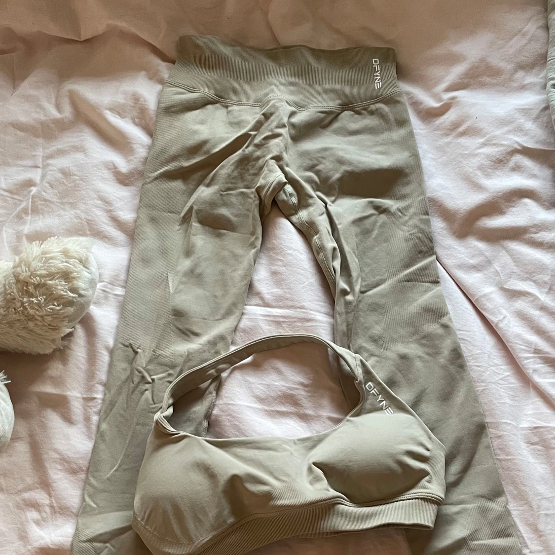 Beige träningsset från Dfyne