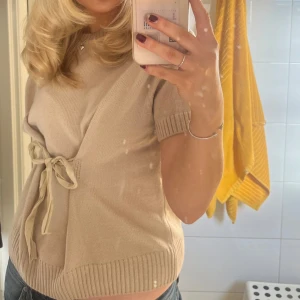 Stickad tahirt - Populär tröja från Zara, det är storlek lx men passar mig på bilden som har S