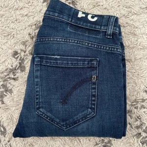 Dondup George jeans - Säljer dessa Dondup jeans i modellen George! | Skick 9/10 | Nypris +3500kr, säljer endast för 799kr | Hör av dig vid frågor!