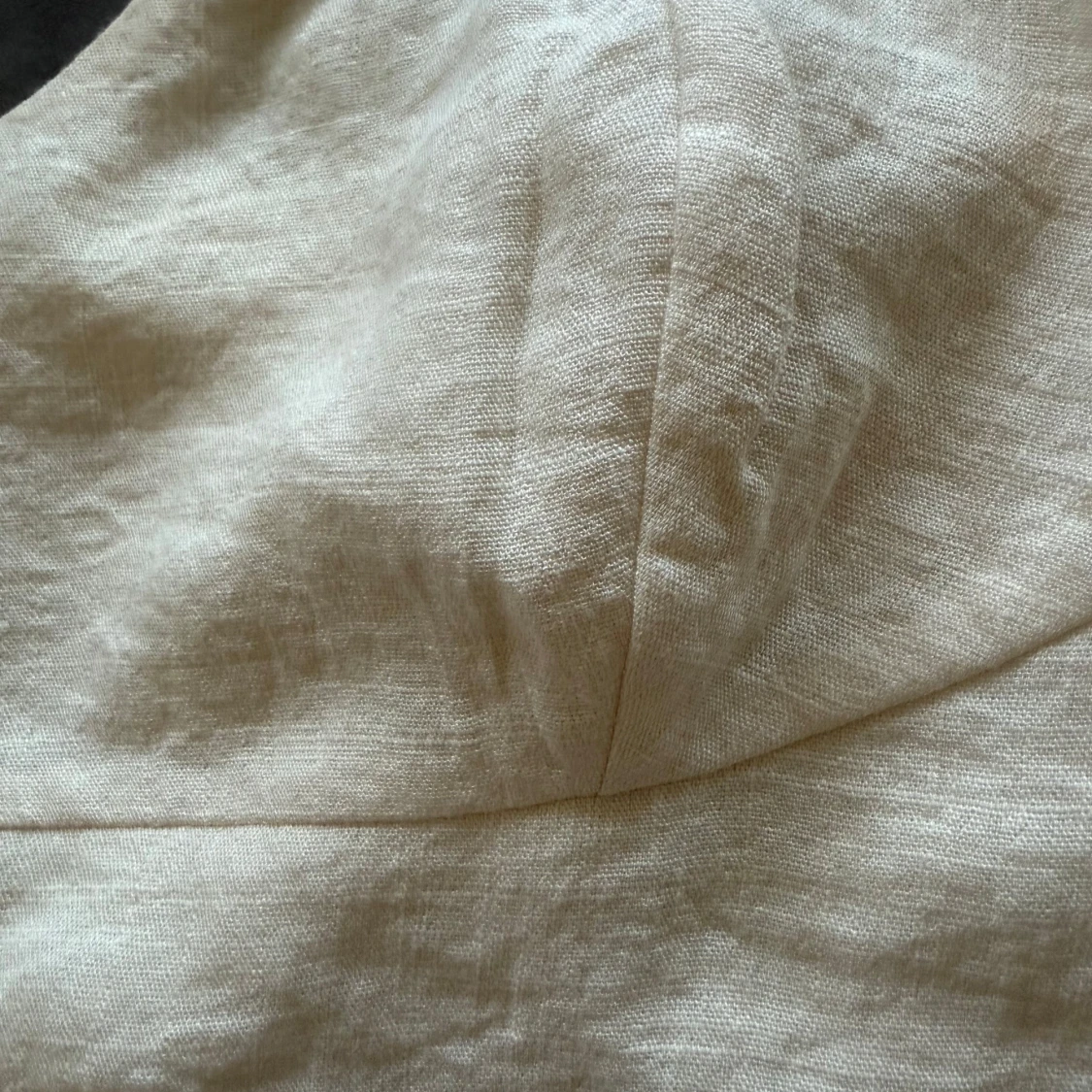 Beige linnetopp med glittriga axelband - 3