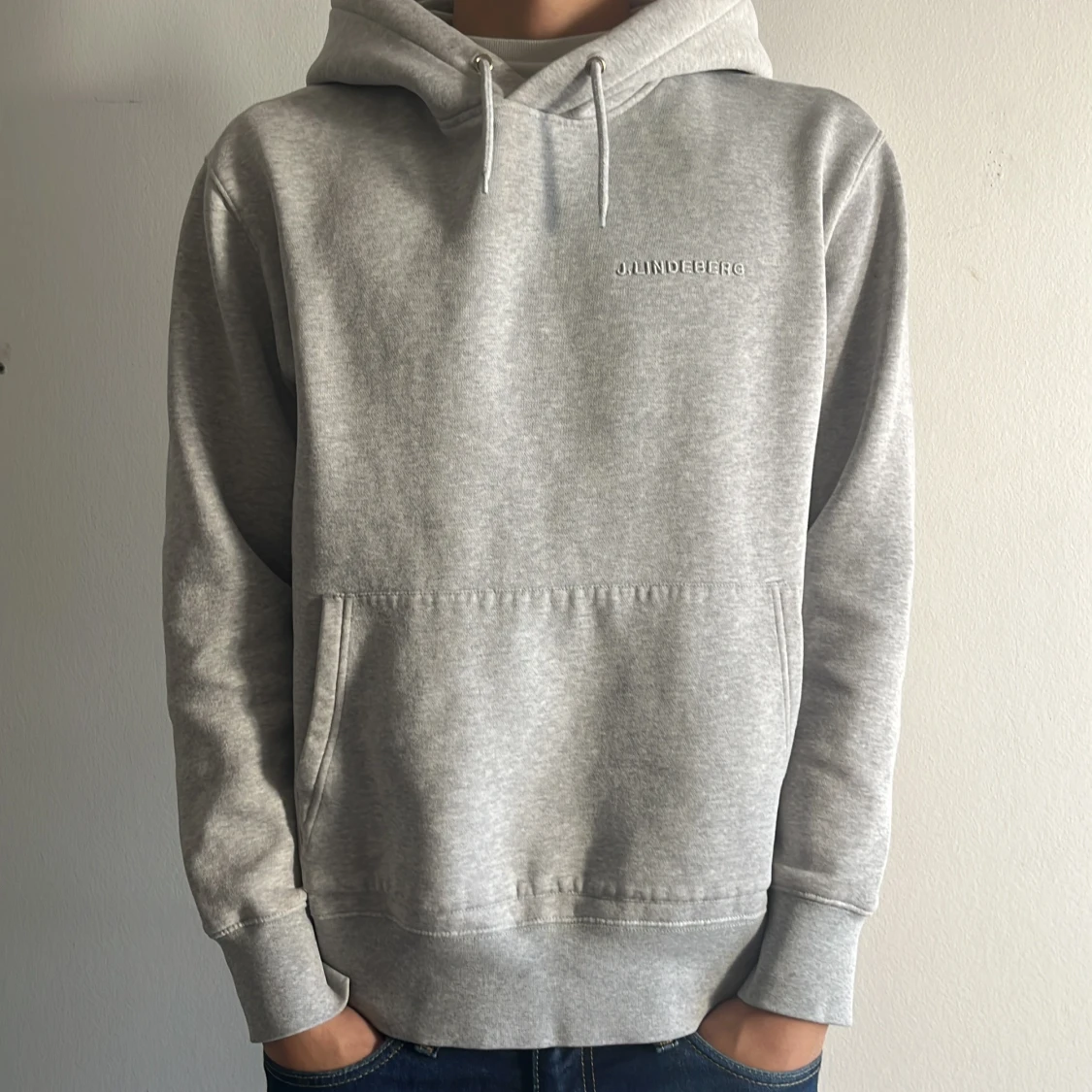 Grå hoodie från J.Lindeberg
