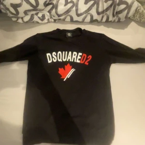  Dsquared2 tröja  - Kom med bud. Har ni frågor så ställ dem.