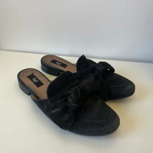 Svarta sandaler - Gulliga sandaler från Ella of Sweden, säljes då de tyvärr är för små för mig.