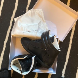 Feta Maison Margiela futures!  - Nästan helt nya Maison Margiela future skor i storlek 44. Skriv om ni undrar över något! 