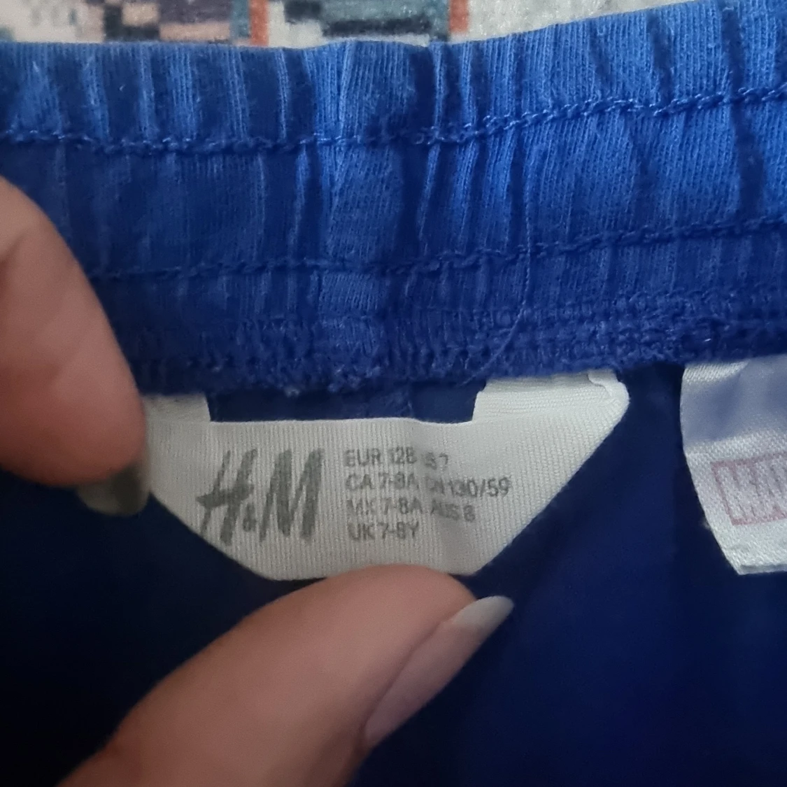 Blå Marvel shorts från H&M - 1
