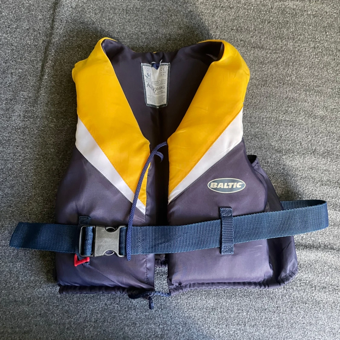 Gul och marinblå flytväst Baltic